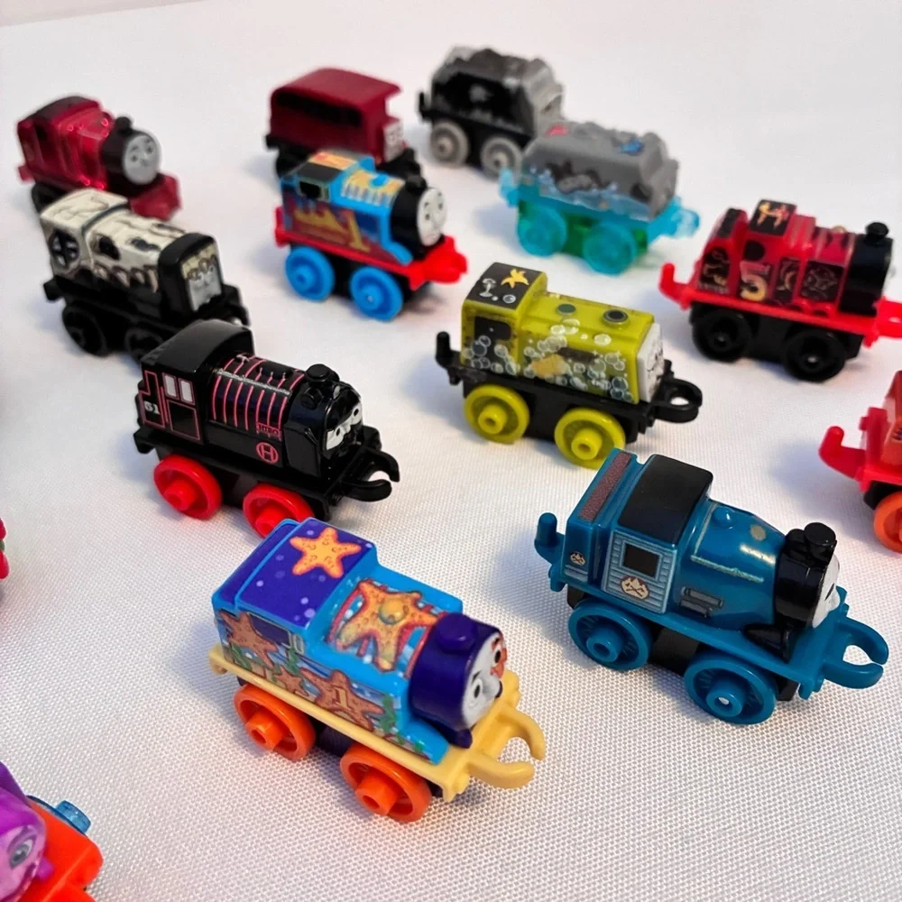 Fisher-Price Thomas & Friends Minis Toy Train 20 Pack Miniature Trains Unique